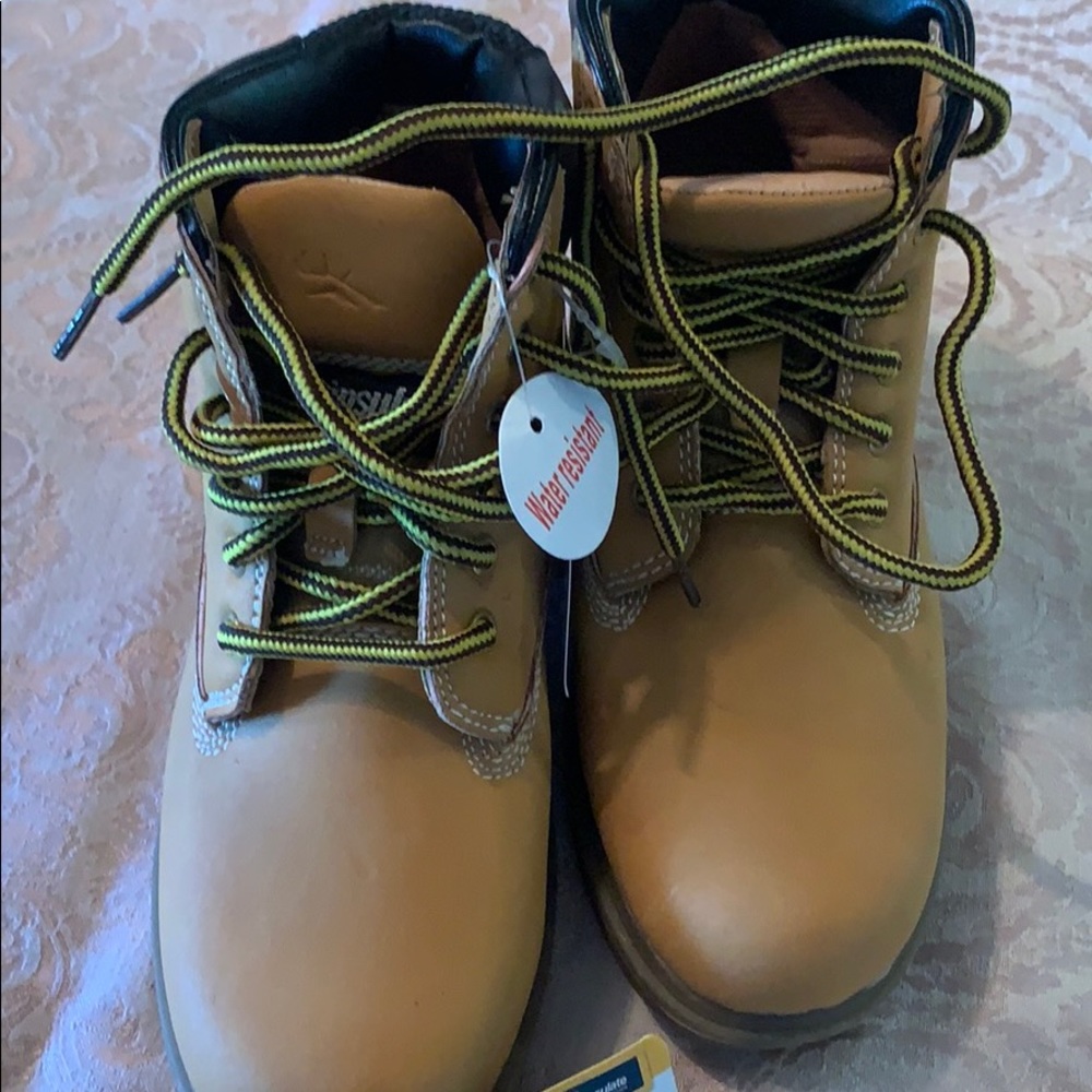 NWT Boys work boots size 11